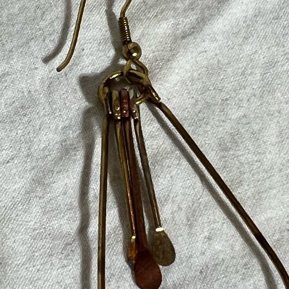 Gold tone dangle earrings - Picture 4 of 4